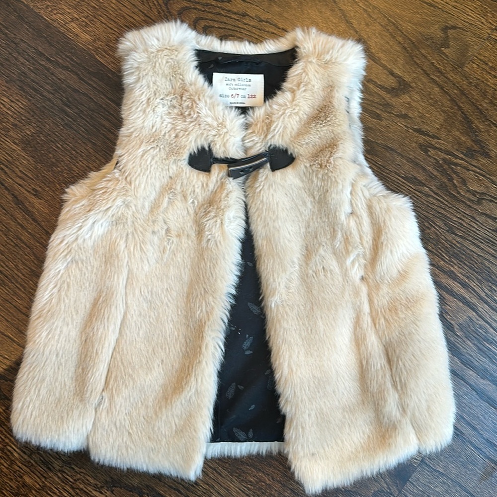 Zara cream faux fur vest Size 6-7